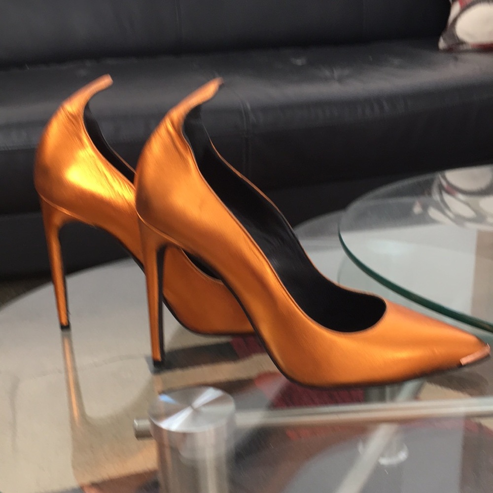 Cedric Charlier-Sexy Italian leather High heels, like new!